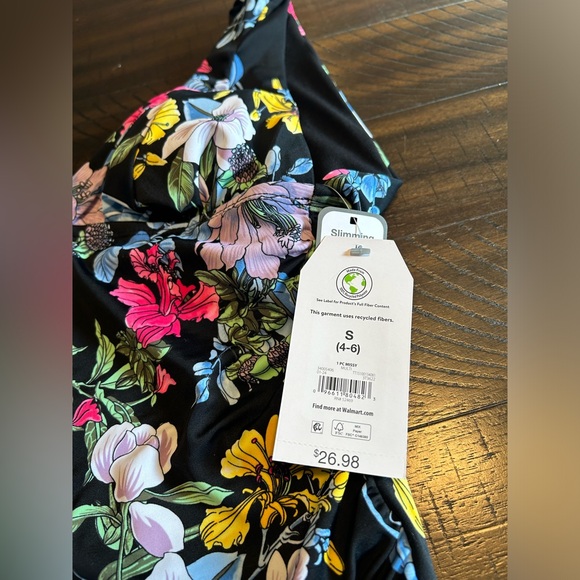 Floral 1pc Missy Swimsuit Size 4-6 - Picture 6 of 8
